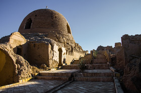 آب انبار تاریخی روستای «کُریت» که متعلق به دوره افشاریه است، پس از زلزله سال ۱۳۵۷ سالم مانده است .