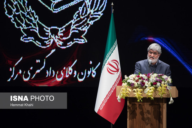 علی مطهری: طبق قانون متهم باید از ابتدای تحقیق وکیل داشته باشد