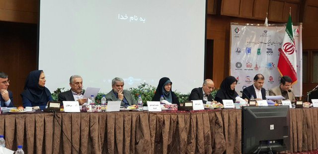 اینچه درگاهی: چارت فدراسیون قدیمی و پوسیده بود/ ۱۳۰ میلیون حقوق را به ۴۰ میلیون کاهش دادیم
