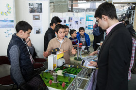 غرفه دانش‌آموزان خلاق با موضوع بحران آب در هفتمین دوره مسابقات بین‌المللی رباتیک امیرکبیر