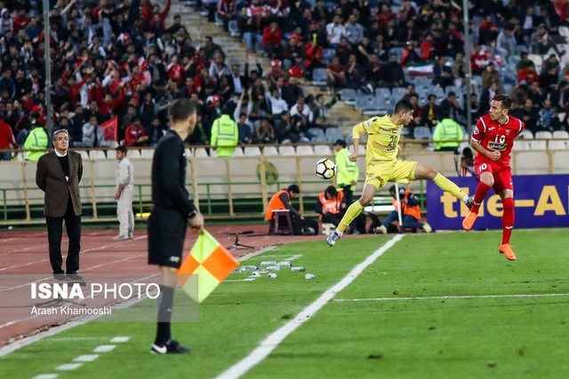 ربیع‌خواهِ مصدوم تشویق شد!/ شعار علیه علوان‌زاده و تشویق مسلمان