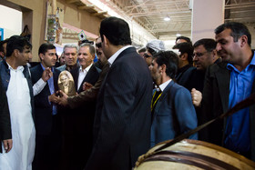 بازدید اسحاق جهانگیری و علی‌اصغر مونسان از نمایشگاه دستاوردهای روستاییان و عشایر