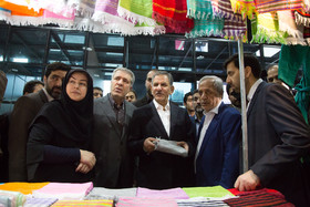 بازدید اسحاق جهانگیری و علی‌اصغر مونسان از نمایشگاه دستاوردهای روستاییان و عشایر