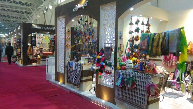 آغاز به کار نمایشگاه دستاوردهای روستاییان و عشایر