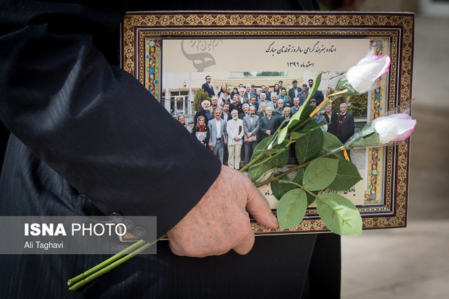 جشن تولد هنرمندان فروردینی در میان گله‌ها/ شاید چند ماه دیگر زنده نباشیم!