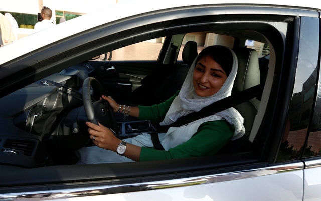 زنان عربستانی می‌توانند رانندگی کنند اما هنوز با اصل برابری فاصله دارند