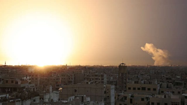 فیصل مقداد: گروه‌های مسلح برای یک نمایش ساختگی شیمیایی در غوطه شرقی برنامه‌ریزی می‌کنند