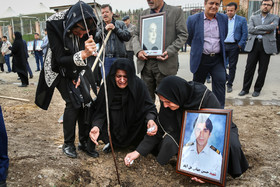 خانواده شهید جهانی در مراسم کاشت ۳۲ درخت به نام شهدای سانچی