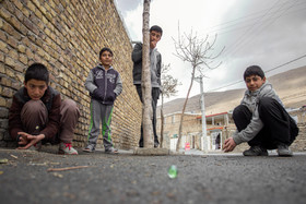 امکانات تفریحی در روستای «هزاوه» وجود ندارد و کودکان هنوز به بازی‌های قدیمی مرسوم خود می‌پردازند. 