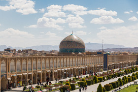 مسجد شیخ لطف‌الله یکی از بناهای پیرامونی میدان نقش جهان اصفهان است که به عنوان مسجد اختصاصی شاه عباس و به دستور او ساخته شده است.