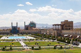 میدان نقش جهان اصفهان در اردیبهشت ۱۳۵۸ به شماره ۱۱۵ جزء نخستین آثار ایرانی بود که به‌عنوان میراث جهانی یونسکو به ثبت جهانی رسیده است.