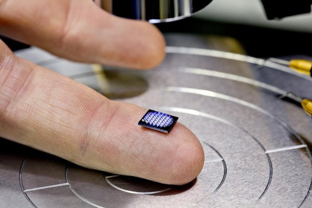 کوچکترین رایانه جهان رونمایی شد