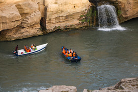آبشارهای شوشتر به عنوان دهمین اثر ثبت جهانی ایران زمین در سازمان یونسکو این روزها میزبان مسافران نوروزی از سراسر کشور می باشد.