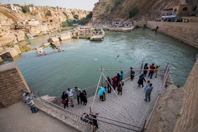 آبشارهای شوشتر به عنوان دهمین اثر ثبت جهانی ایران زمین در سازمان یونسکو این روزها میزبان مسافران نوروزی از سراسر کشور می باشد.