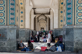 حضور مسافران و زائران نوروزی در حرم مطهر رضوی