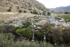 حضور مسافران نوروزی در آبشارهای آرپناه-شهرستان لالی