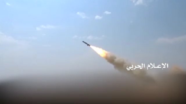 شلیک موشک بالستیک انصارالله به پایگاه نیروهای اماراتی در شهر المخا