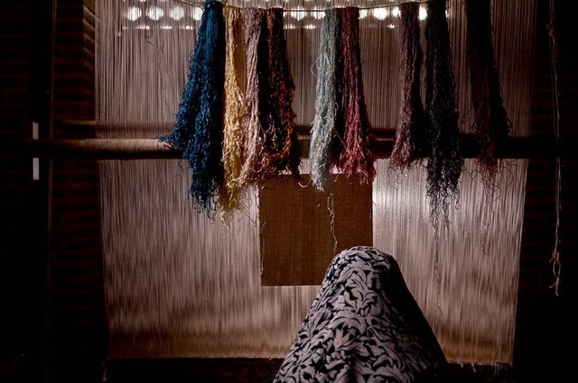 دشتستان ۱۴۰۰ بافنده فرش دارد

