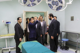 بازدید علی لاریجانی، رییس مجلس شورای اسلامی و حسن قاضی‌زاده هاشمی، وزیر بهداشت از بیمارستان ۱۷۲تختخوابی شهدای قم