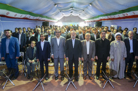 مراسم افتتاح بیمارستان ۱۷۲تختخوابی با حضور علی لاریجانی، رییس مجلس شورای اسلامی و حسن قاضی‌زاده هاشمی، وزیر بهداشت در منطقه محروم نیروگاه قم