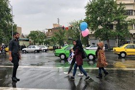 پرسه در خیابانهای تهران - ساعت ۱۳:۴۵ تقاطع وصال و انقلاب