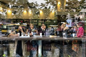 پرسه در خیابانهای تهران - ساعت ۱۷:۳۰ کافه قنادی فرانسه تقاطع وصال و انقلاب