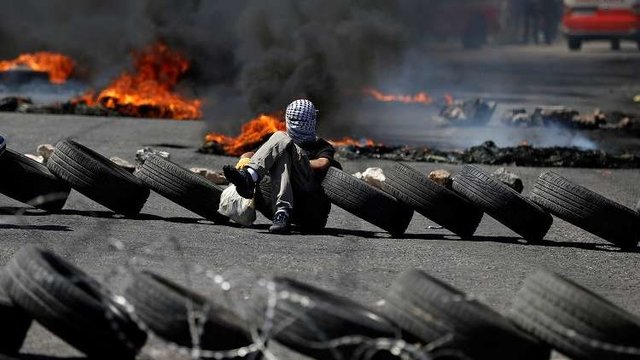 رژیم صهیونیستی ورود لاستیک‌های خودرو به غزه را ممنوع کرد+ تصاویر