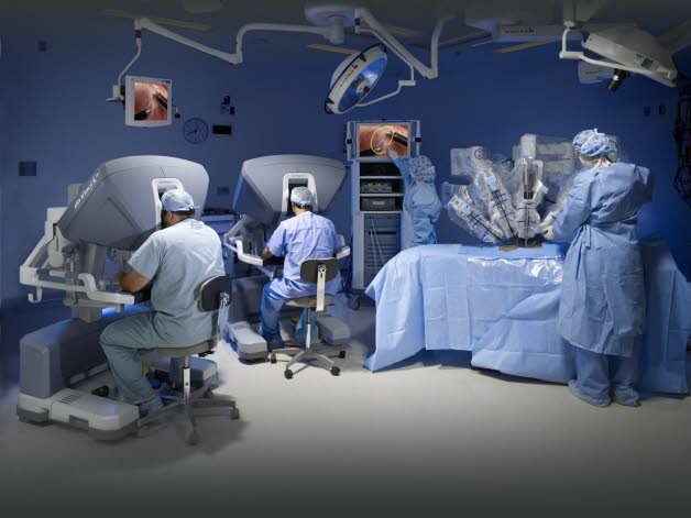 جراحی ۲ مرحله‌ای یک بیمار به صورت رباتیک