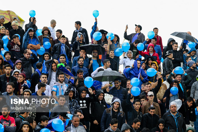 اعتراض ابراهیمی به خشونت بازیکن پیکان/ باران هواداران استقلال را فراری داد