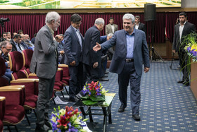  سورنا ستاری معاون علمی‌ و فناوری رئیس‌جمهور در مراسم افتتاح یازدهمین نمایشگاه بین المللی بورس ،‌ بانک و بیمه، در محل دائمی نمایشگاه‌های بین المللی تهران