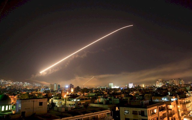 مقابله پدافند هوایی سوریه با اهداف متخاصم در حماه و لاذقیه 