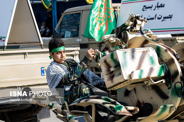 رژه نیروهای مسلح در روز ارتش