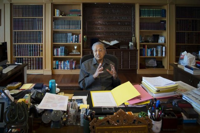 انتقاد ماهاتیر محمد از رزاق/ "مالزی بیش از 250 میلیارد دلار بدهی دارد"