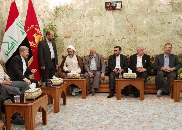 بازدید وزیر دفاع از مراحل توسعه حرم مطهر امام حسین (ع) بازدید وزیر دفاع از مراحل توسعه حرم مطهر امام حسین (ع)
