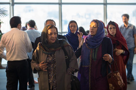 (از راست) میترا حجار و مرضیه برومند در دومین روز سی و ششمین جشنواره جهانی فیلم فجر
