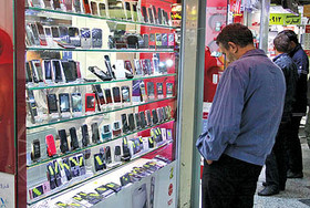 کاهش 70 درصدی فروش موبایل در مشهد/فروشندگانی که برایشان مقدور است تعطیل کنند
