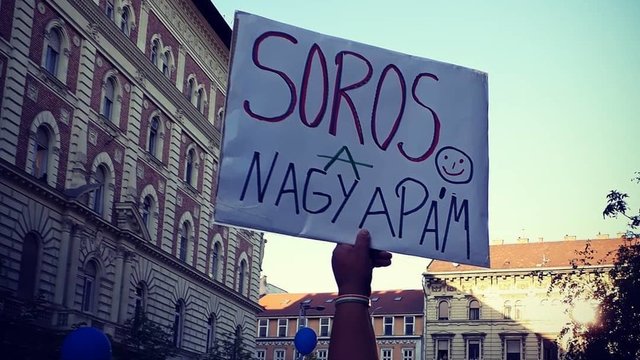 تظاهرات ده‌ها هزار نفری مردم مجارستان علیه اوربان