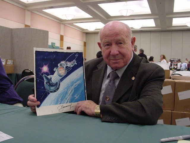 بازخوانی مصاحبه خواندنی با اولین فضانوردی که در فضا راهپیمایی کرد/عکس