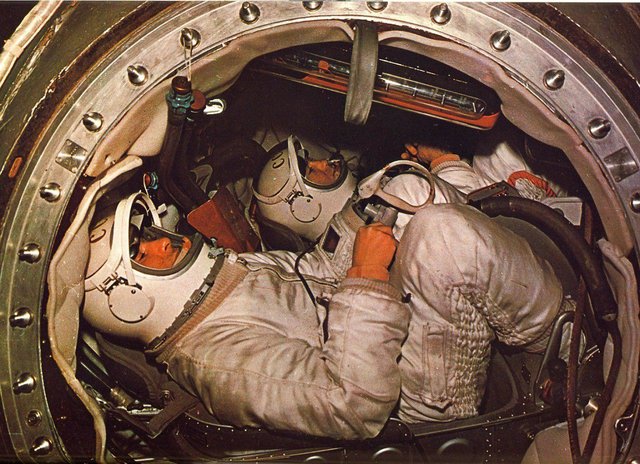 بازخوانی مصاحبه خواندنی با اولین فضانوردی که در فضا راهپیمایی کرد/عکس