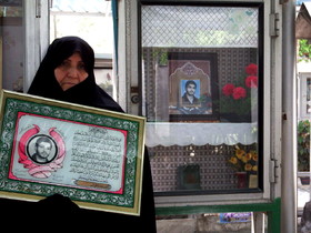 زیباترین عکس یک شهید برای مادرش زیباترین عکس یک شهید برای مادرش