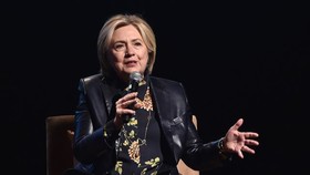 کلینتون تاخیر دولت انگلیس در انتشار گزارش مداخله روسیه را "شرم‌آور" خواند