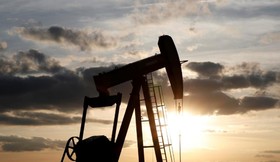 کاهش هفتگی قیمت نفت در پی ادامه جنگ‌طلبی ترامپ