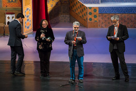 محمد علی باشه آهنگر به همراه دیگر داوران خارجی  در اختتامیه سی و ششمین جشنواره جهانی فیلم فجر