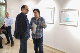 مجید برزگر مستندساز و مجتبی میرطهماسب مستند ساز در مراسم گشایش نمایشگاه نقاشی‌ احمدرضا احمدی