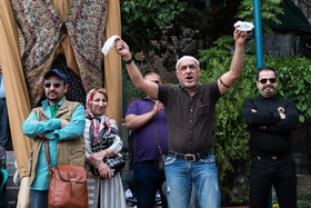 شور و اشتیاق مردم از اجرای رقص محلی کردی در پانزدهمین جشن خانه تئاتر