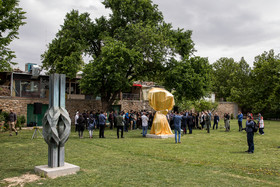 مجسمه اهدایی تونی کرگ