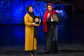 جایزه بازیگری زن به آوا شریفی برای بازی در نمایش در "انتظار آدولف" اهدا شد. 