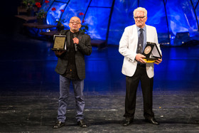جایزه بازیگری مرد به فرزین محدث برای بازی در نمایش "شب دشنه‌های بلند" اهدا شد.