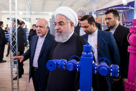 بازدید حسن روحانی، رییس جمهور و بیژن زنگنه وزیر نفت از بیست و سومین نمایشگاه بین‌المللی نفت، گاز، پالایش و پتروشیمی