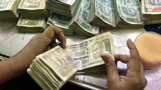 کاهش کم سابقه ارزش پول هند